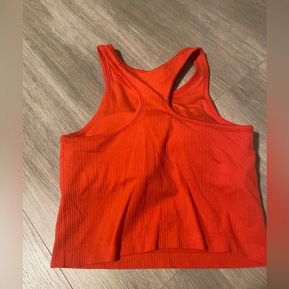 Ebb to street crop tank - love red - size 8 - Picture 2 of 4